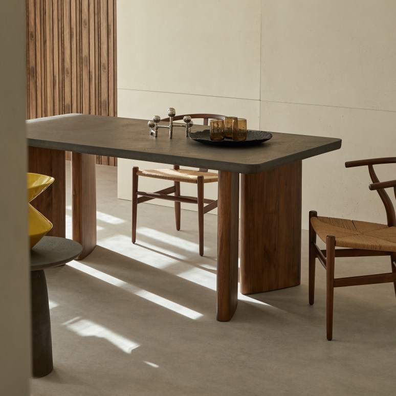 Sergio - Solid acacia and dark grey cement table for 6 to 8 people.