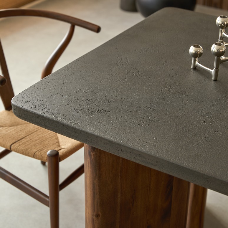 Sergio - Solid acacia and dark grey cement table for 6 to 8 people.