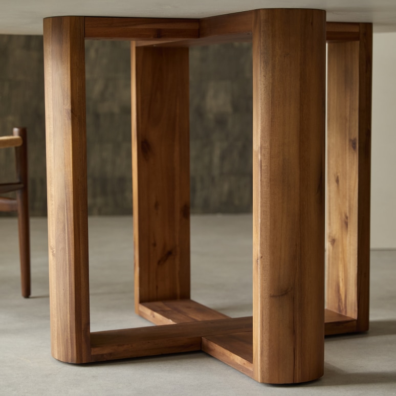 Rose May - Ronde tafel van massief acaciahout en écru cement voor 4/6 personen.