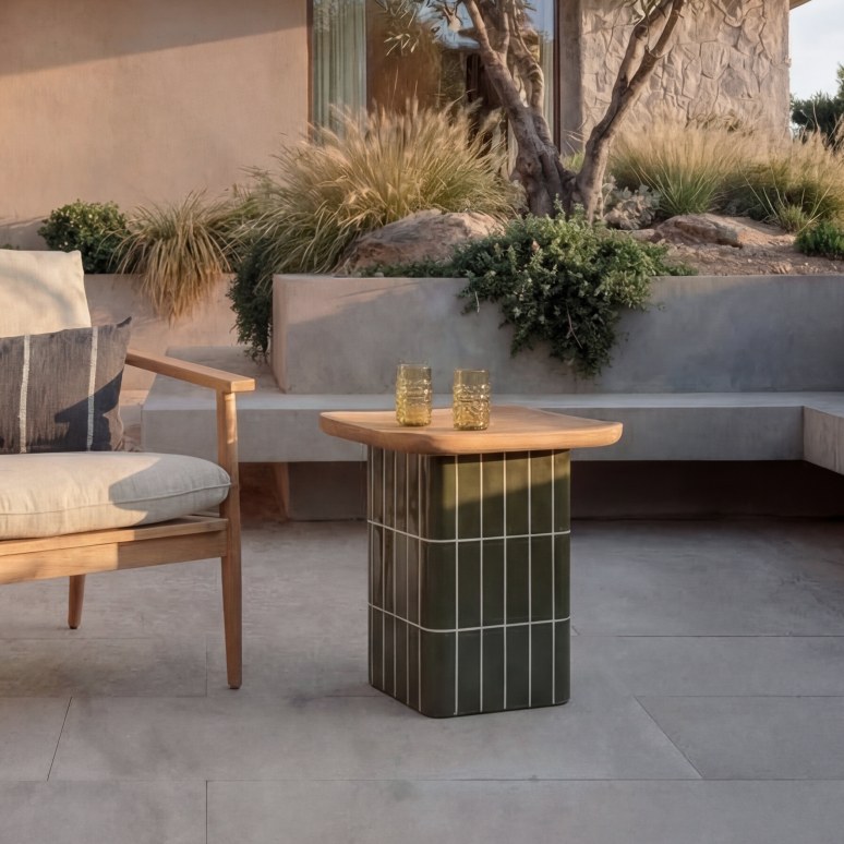 Georges - Green ceramic-effect side table with oak tray top