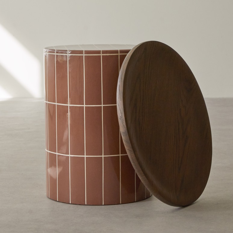 Georges - Terracotta ceramic-effect side table with oak tray top