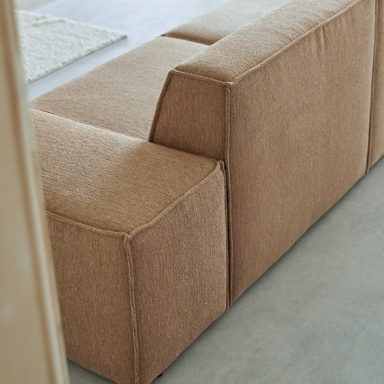 Dario - Sofa aus Stoff in Camel, 2-Sitzer mit Armlehnen
