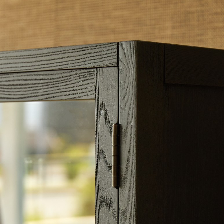 Carmen - Bücherschrank aus massivem Eschenholz