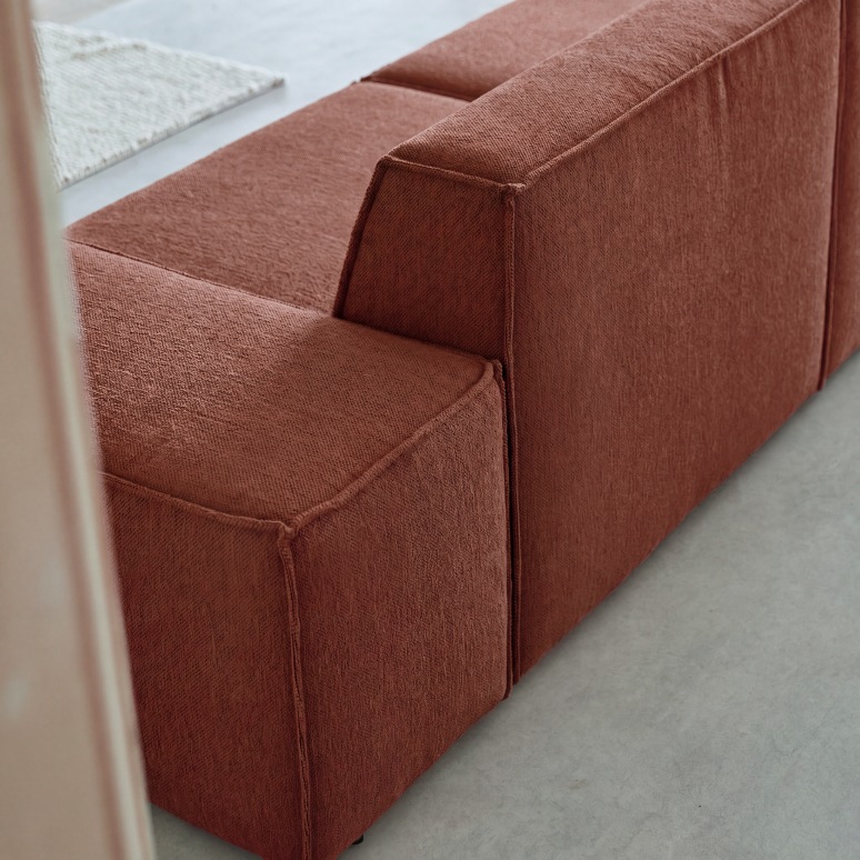 Dario - Canapé droit modulable en tissu acajou avec accoudoirs, 2 places