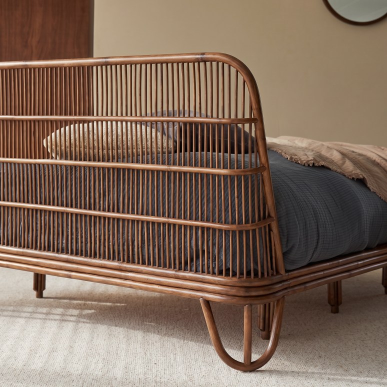 Simone - Bed in dark rattan with slatted base, 160 x 200 cm