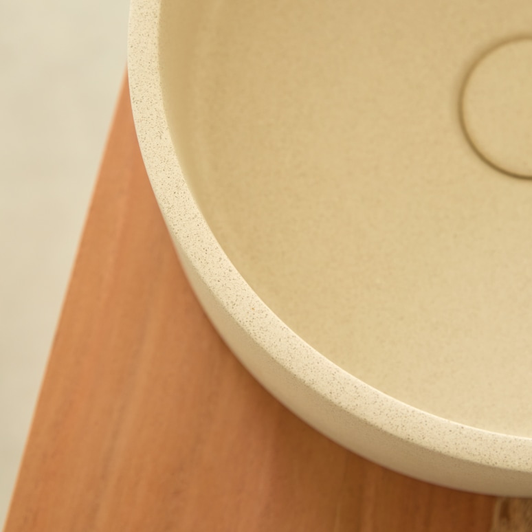 Gina - Round washbasin in cream concrete, Ø 33 cm