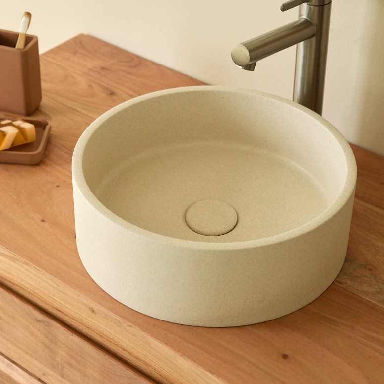 Gina - Round washbasin in cream concrete, Ø 33 cm