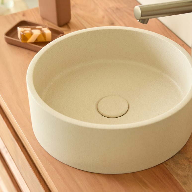 Gina - Round washbasin in cream concrete, Ø 33 cm