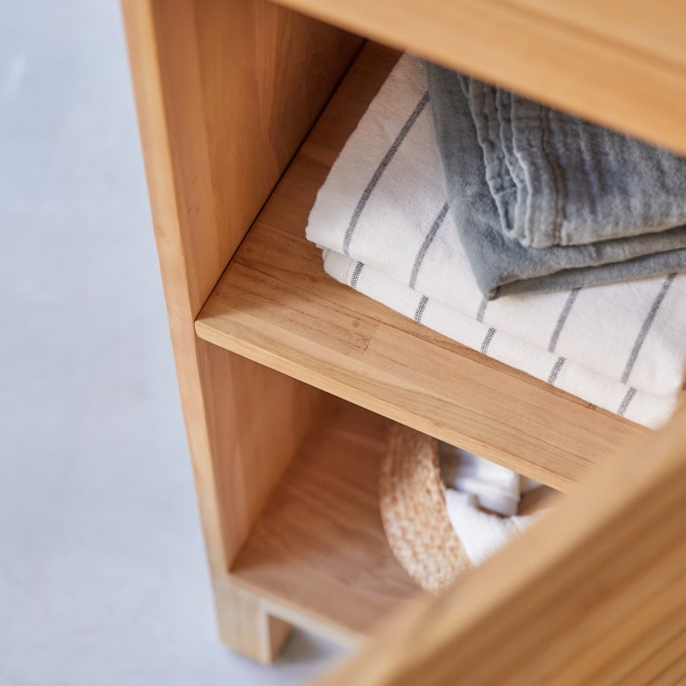 Soho - Hochschrank aus massivem Teakholz