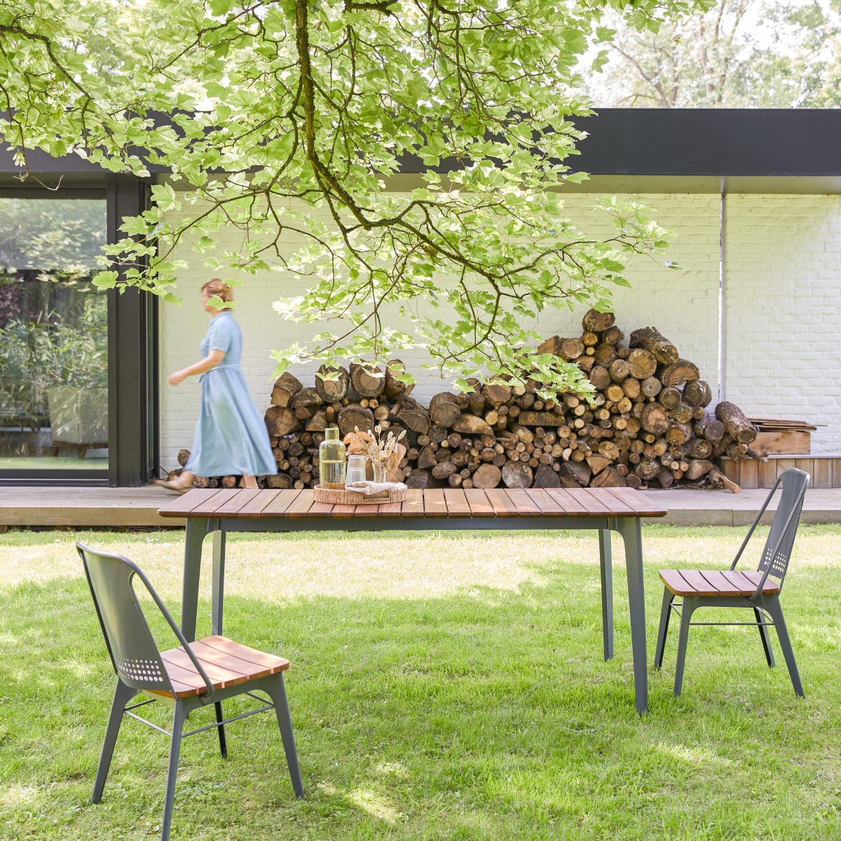 Table de jardin en bois de teck massif et métal Toscane 6/8 pers. Tikamoon