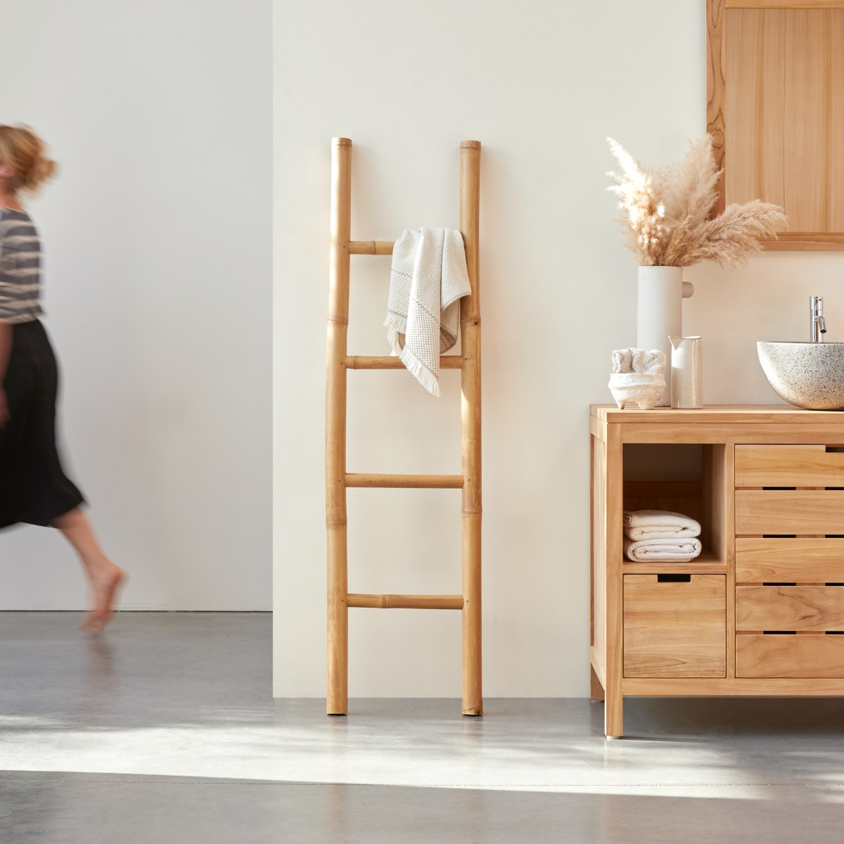 Echelle porte serviette de salle de bain en bambou naturel Tikamoon