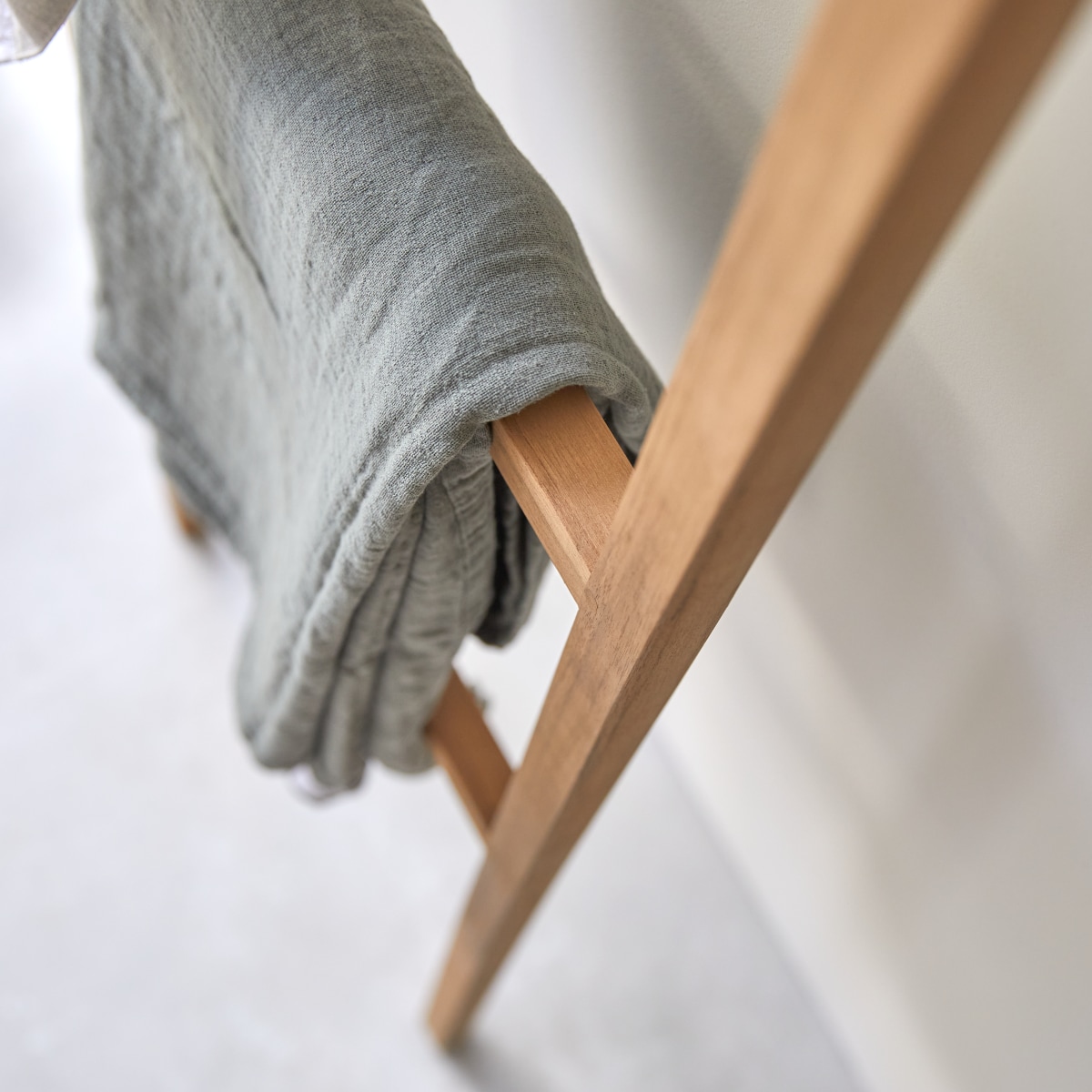 Galyno - Solid teak towel rail