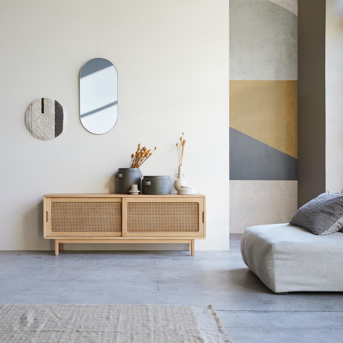 Meuble TV en bois d'orme et cannage Luis 140 cm Tikamoon