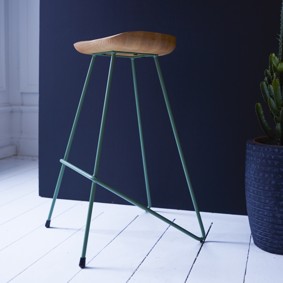 Mari - High stool in solid ash and lichen metal