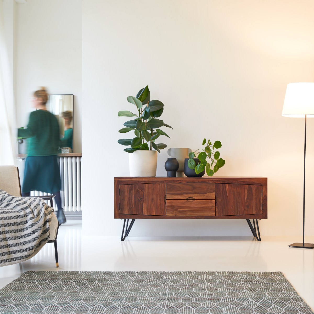 Sideboard 120x38x79,5cm - mit 3 Türen - mit Metallbeinen Glastüren