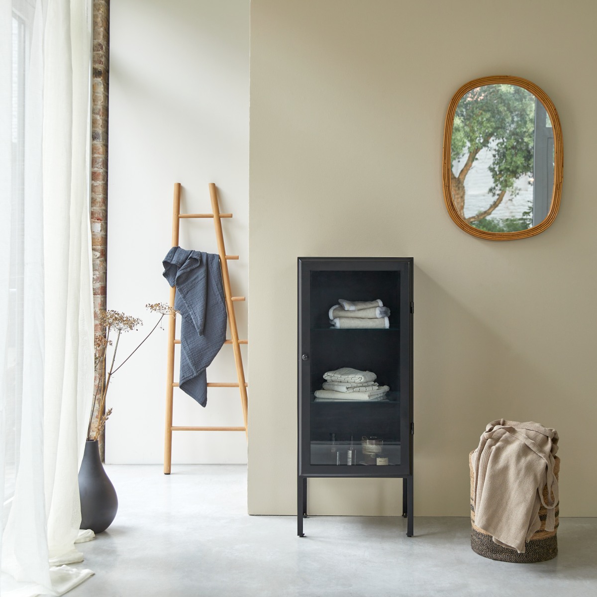 Armoire de salle de bain vitrée en métal 120 Lison industriel Tikamoon