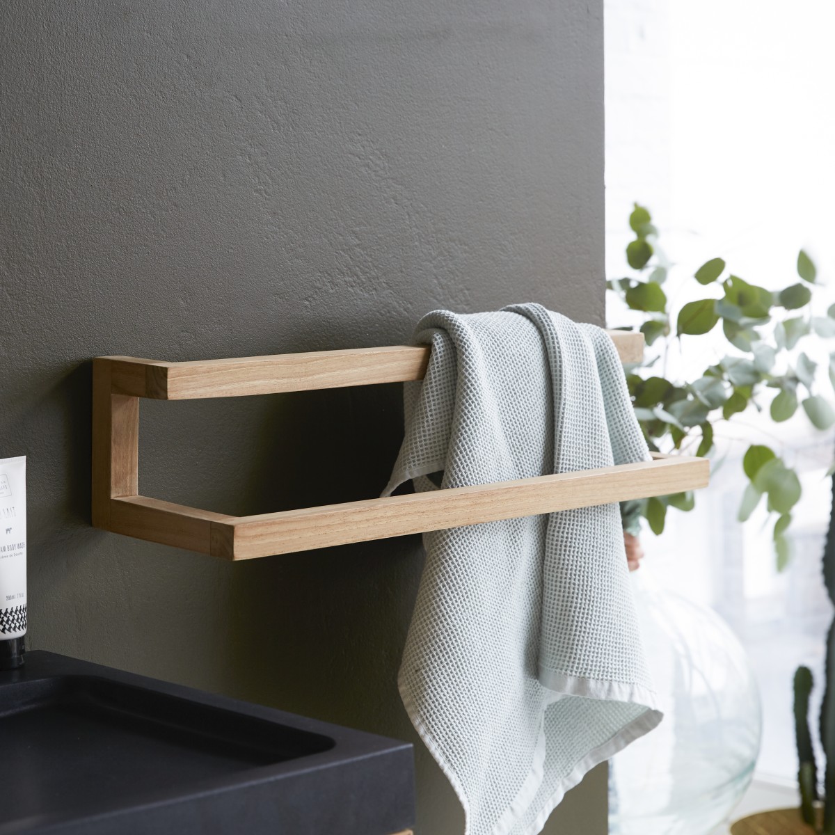 Léo - Solid teak wall-mounted towel rail