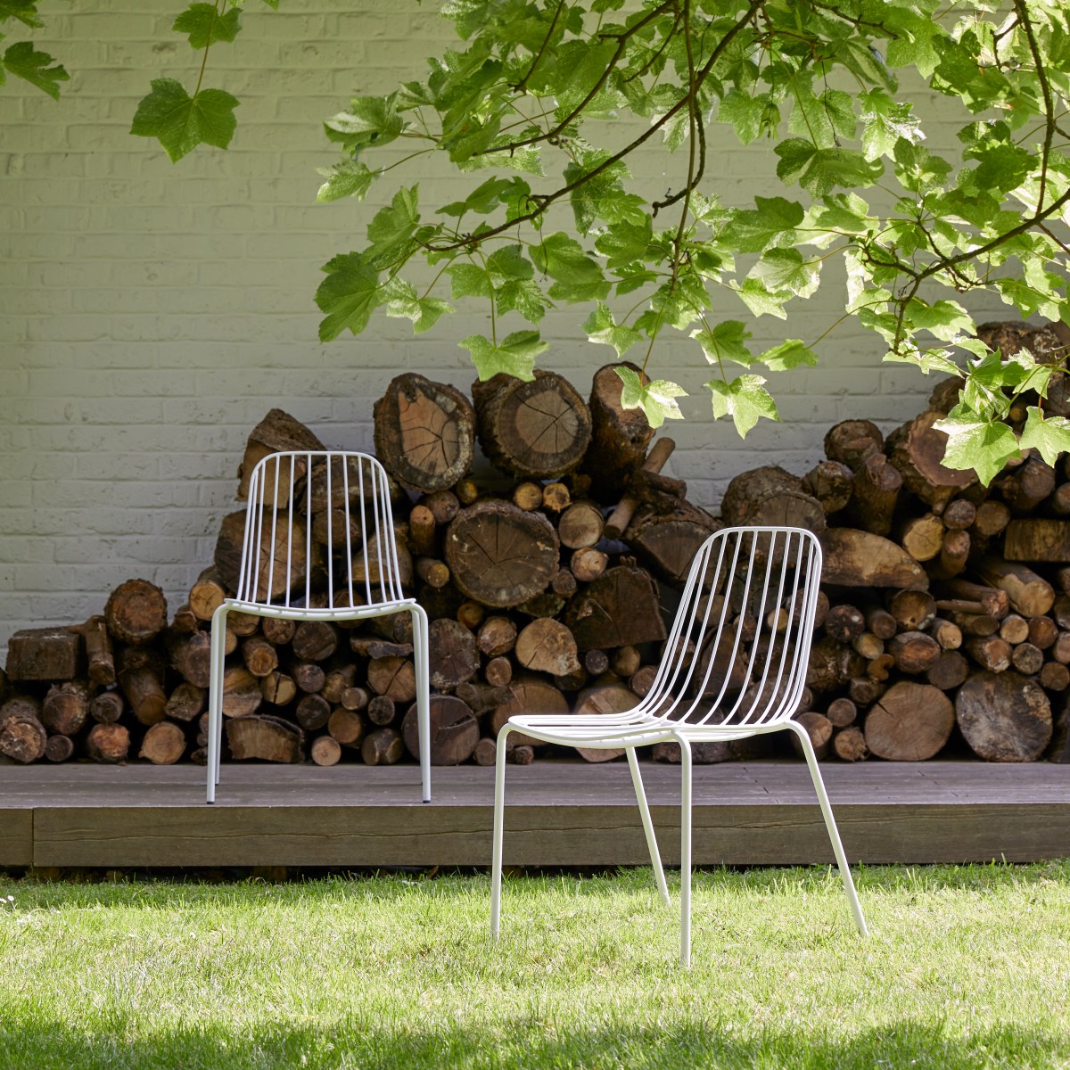 Chaise de jardin en métal peint Arty white Tikamoon