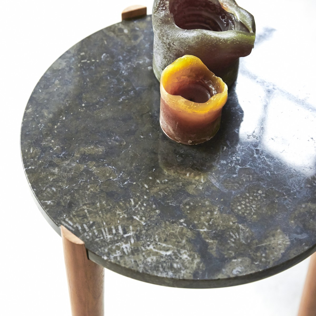 Nestor - Comodino in teak e marmo black