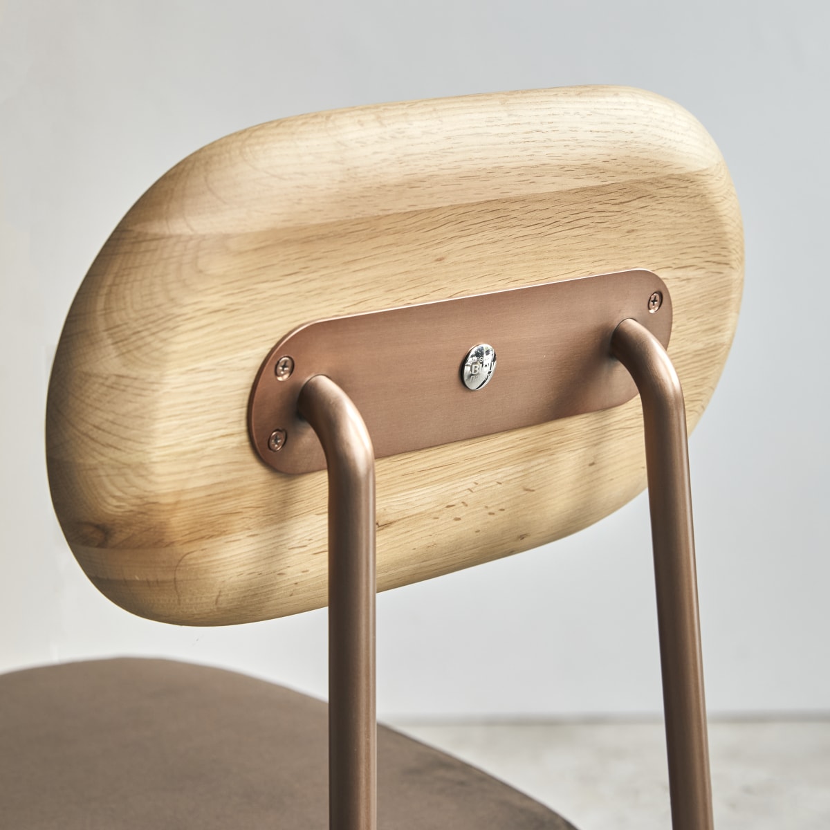 Yutapi - Silla marrón de roble