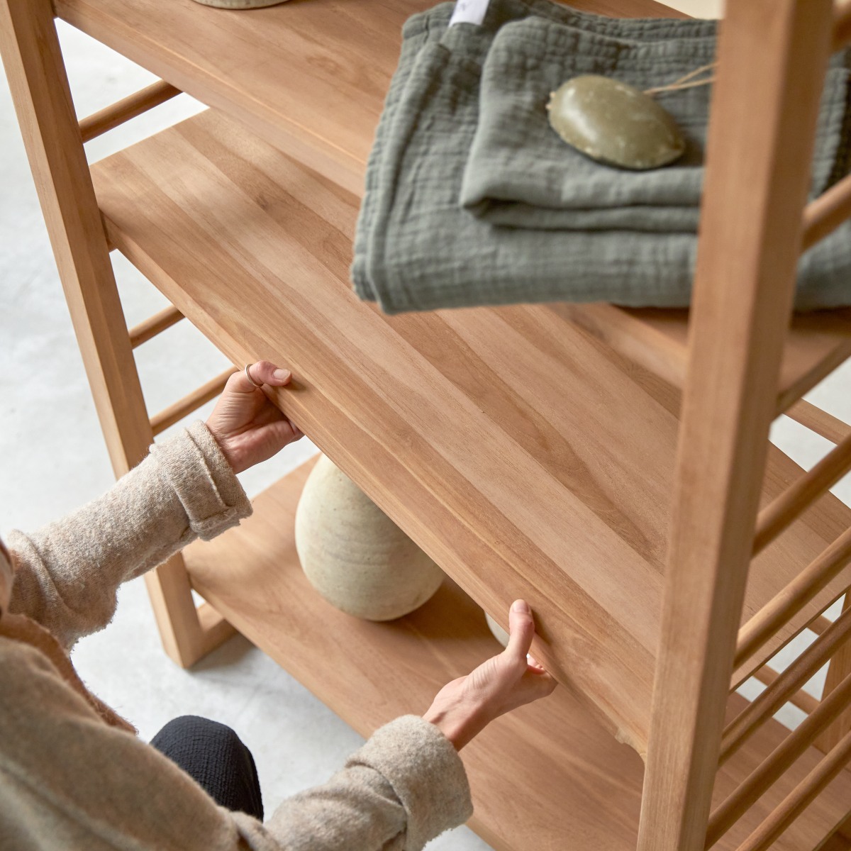 Sera - Tall solid teak shelf