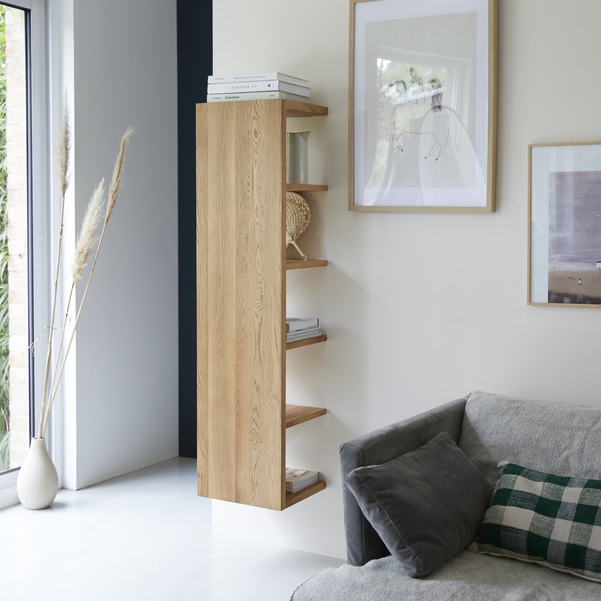 Easy - Solid oak wall-mounted Bookshelf