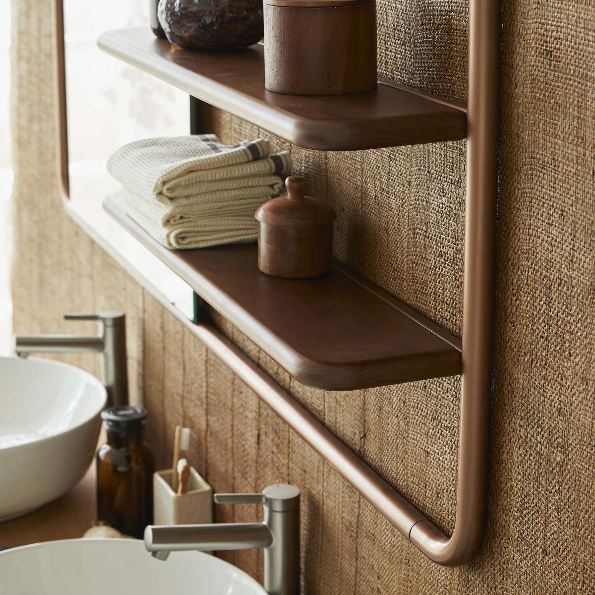 Félicie - Walnut and brass mirrored shelf