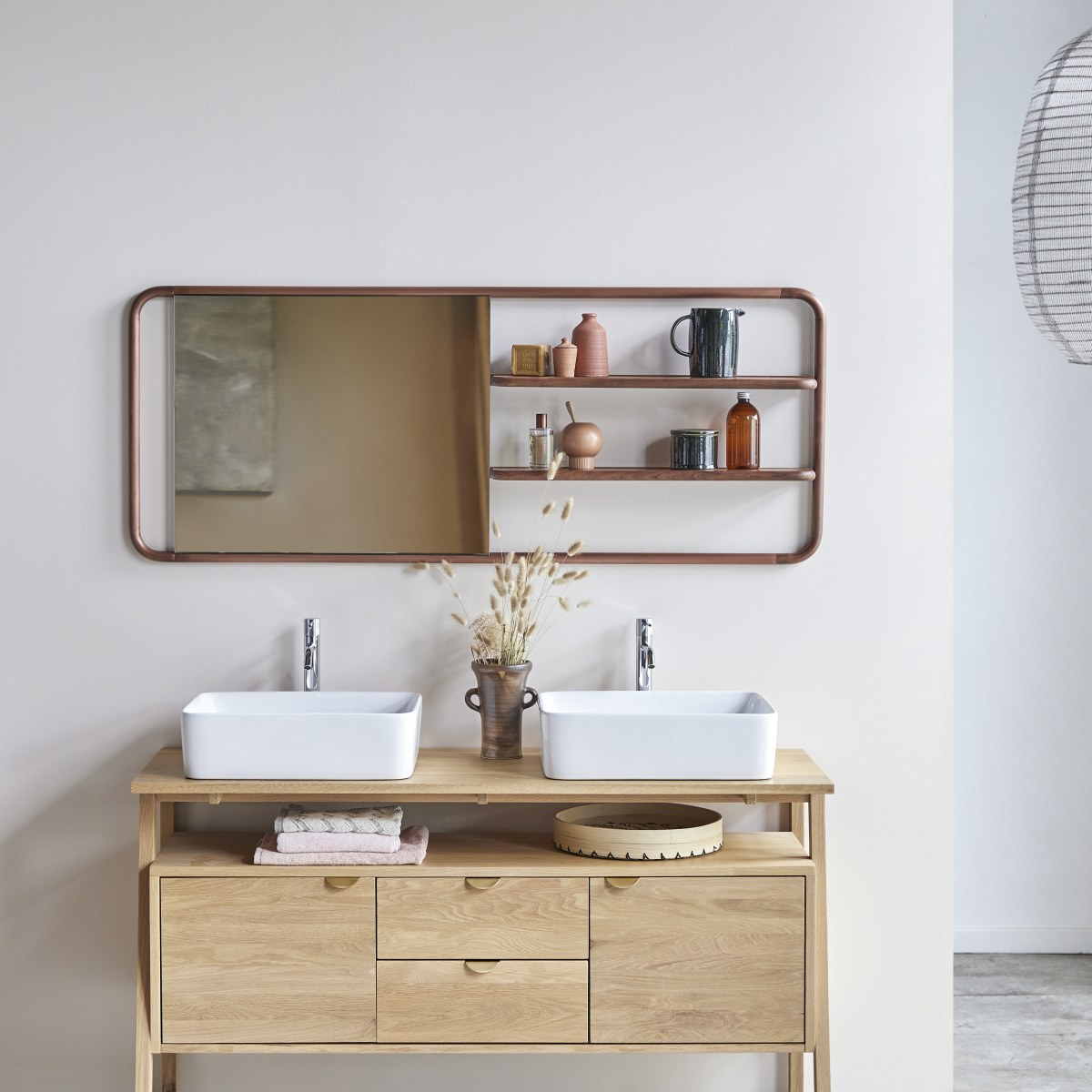 Etagère miroir en bois de noyer et laiton Félicie Tikamoon
