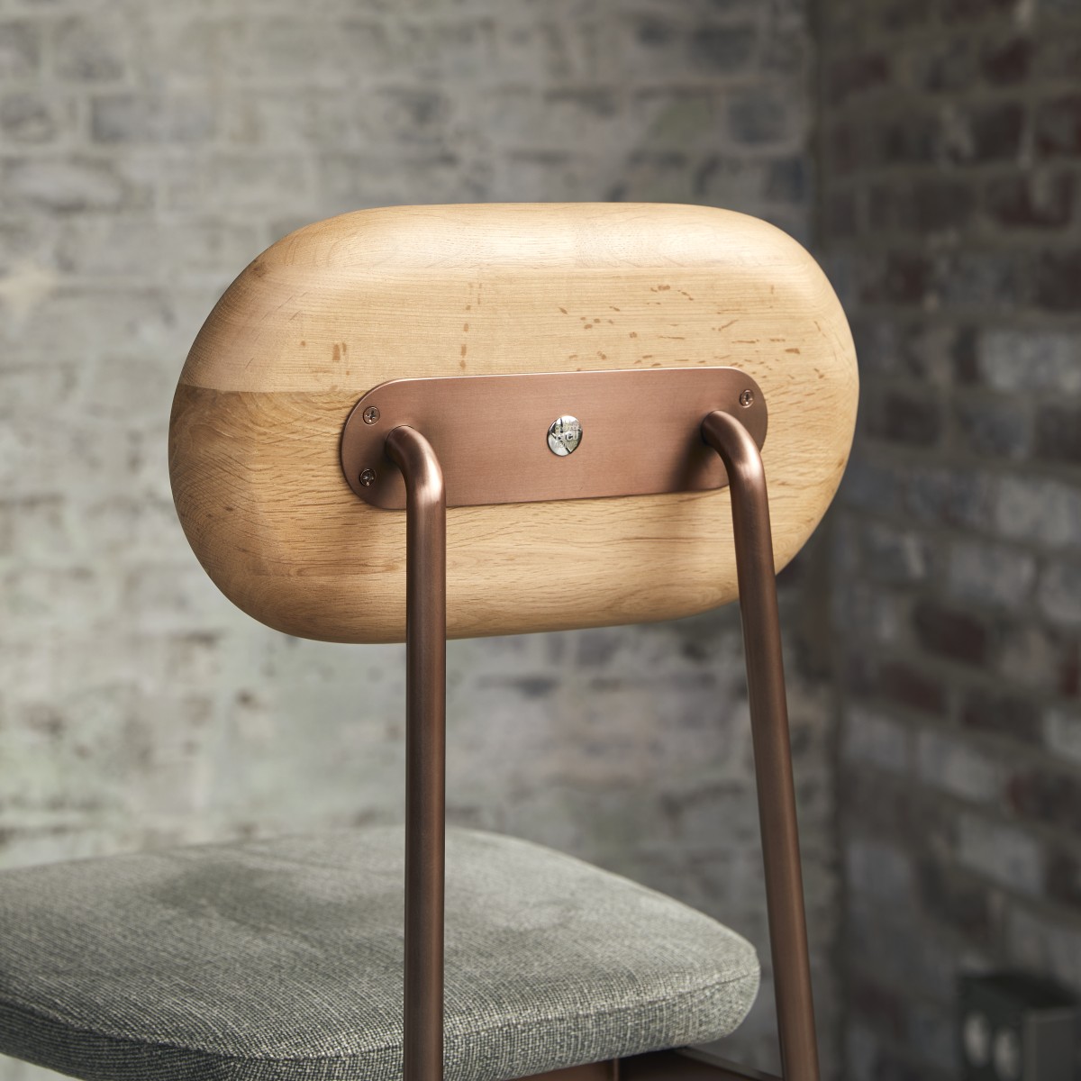 Yutapi - Chaise de bar linen green en chêne massif