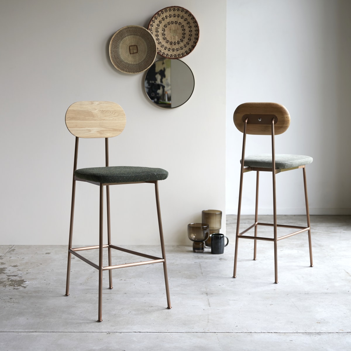 Chaise de bar Yutapi kaki tweed en bois de chêne Tikamoon