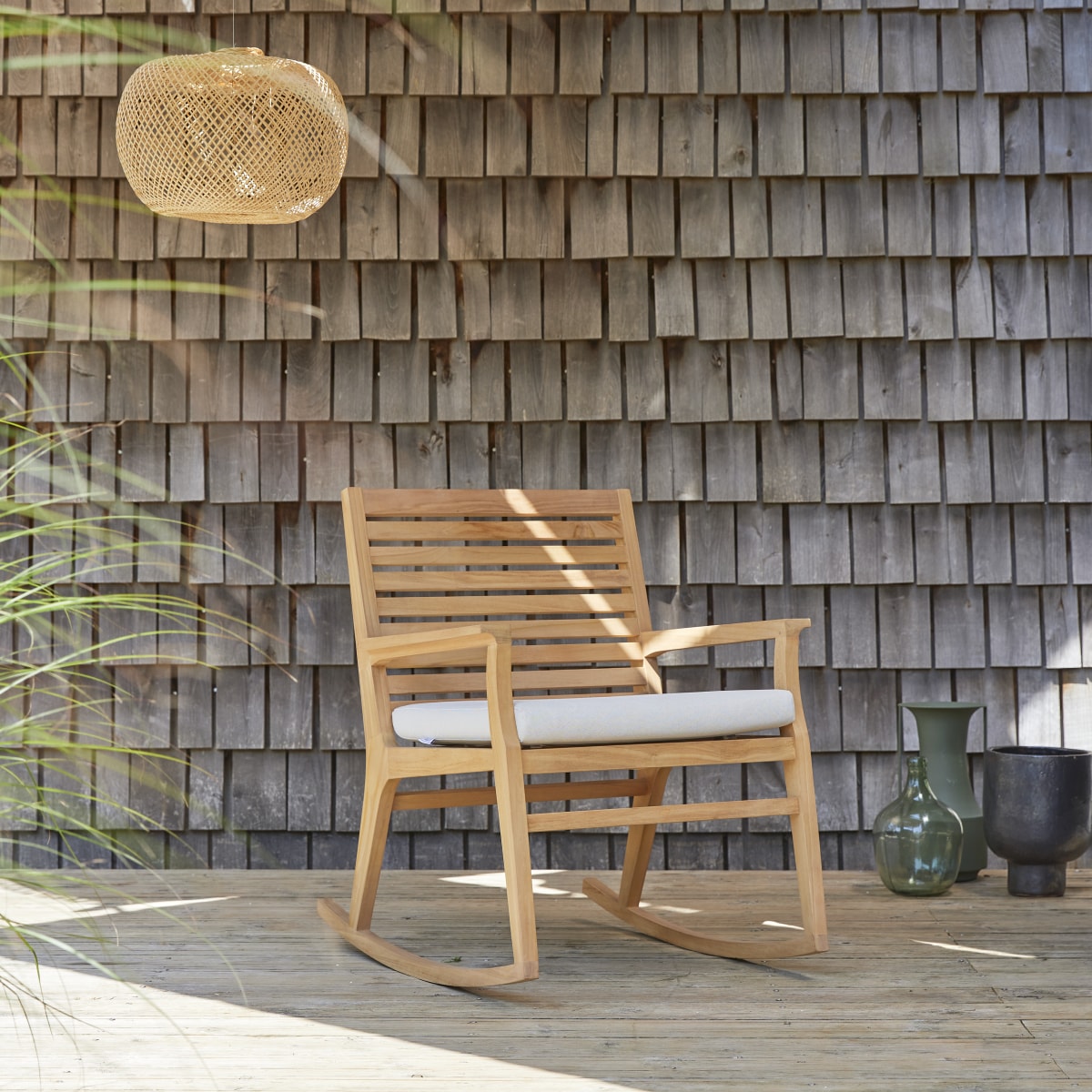 Rocking chair de jardin en bois de teck massif Leni FSC - Tikamoon