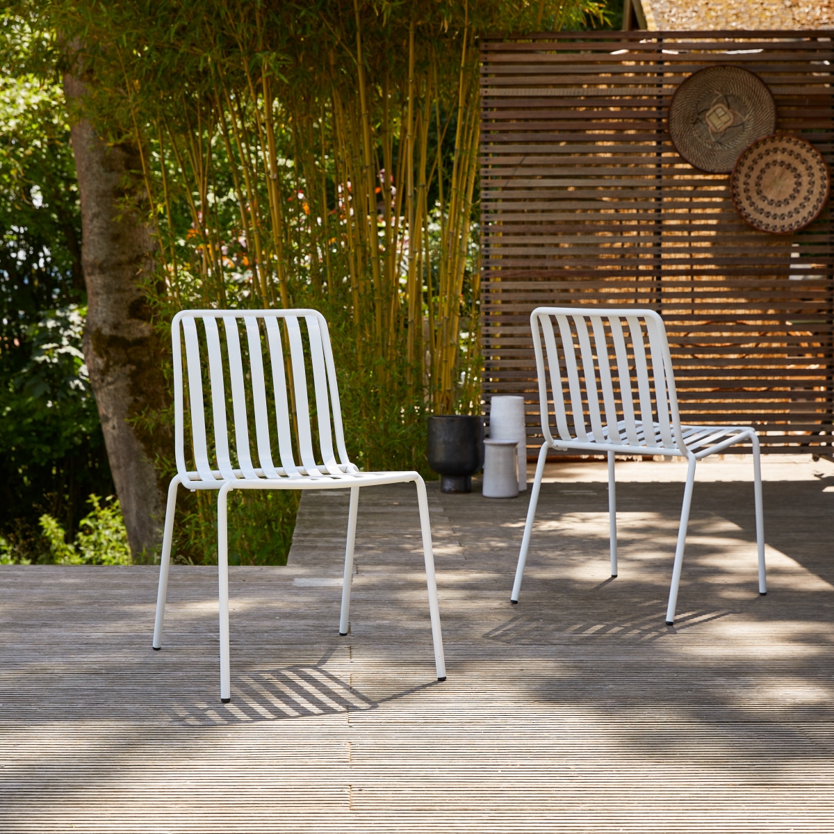 Chaise de jardin en métal peint Gaby white Tikamoon