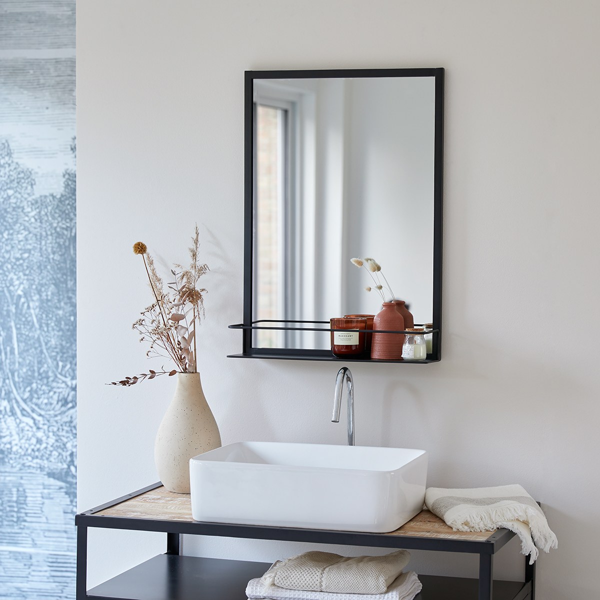 Miroir rectangulaire en métal noir Lison 70x50 cm Tikamoon