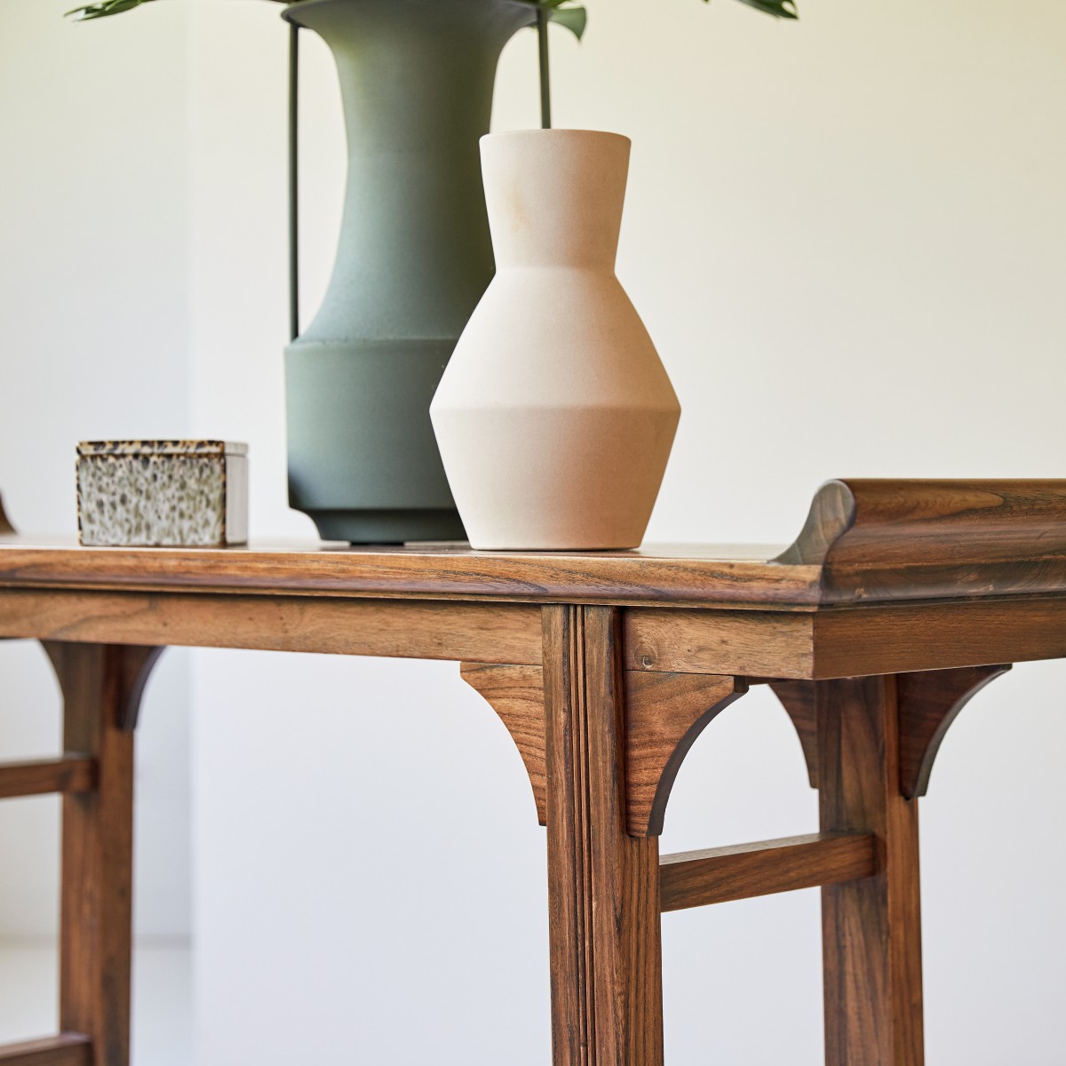 Arun - Solid elm console table