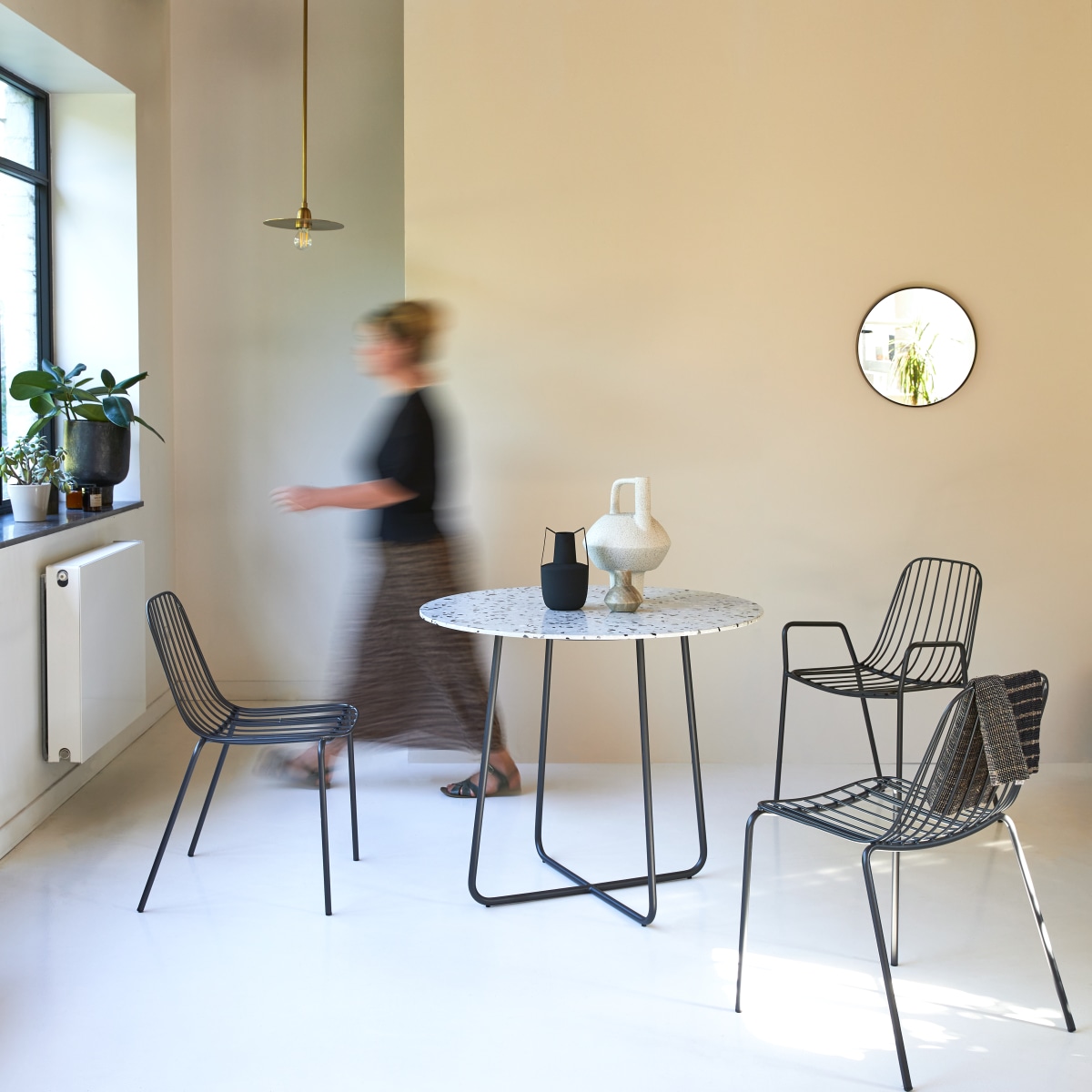Table ronde en terrazzo premium et métal 90 Elio grey Tikamoon