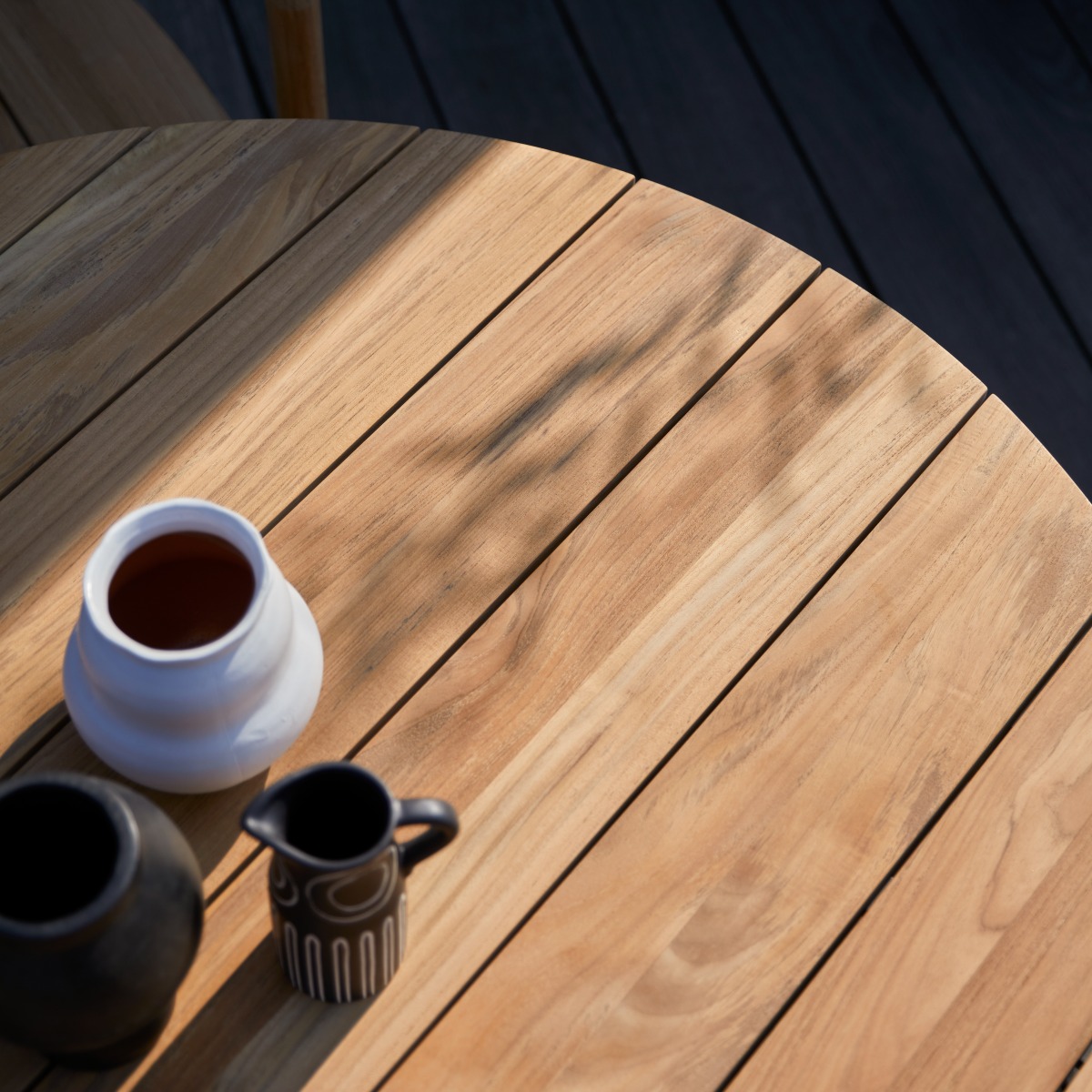 Paloma - Solid teak round outdoor table, seats 6