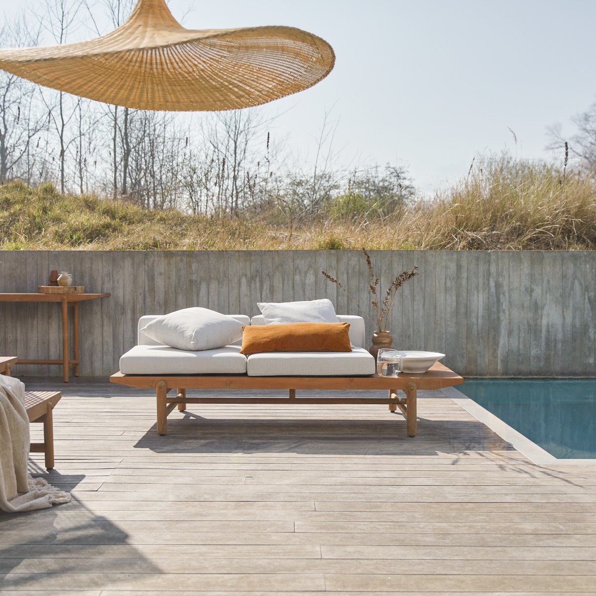 Banquette de jardin en bois de teck massif Fado 2 places Tikamoon