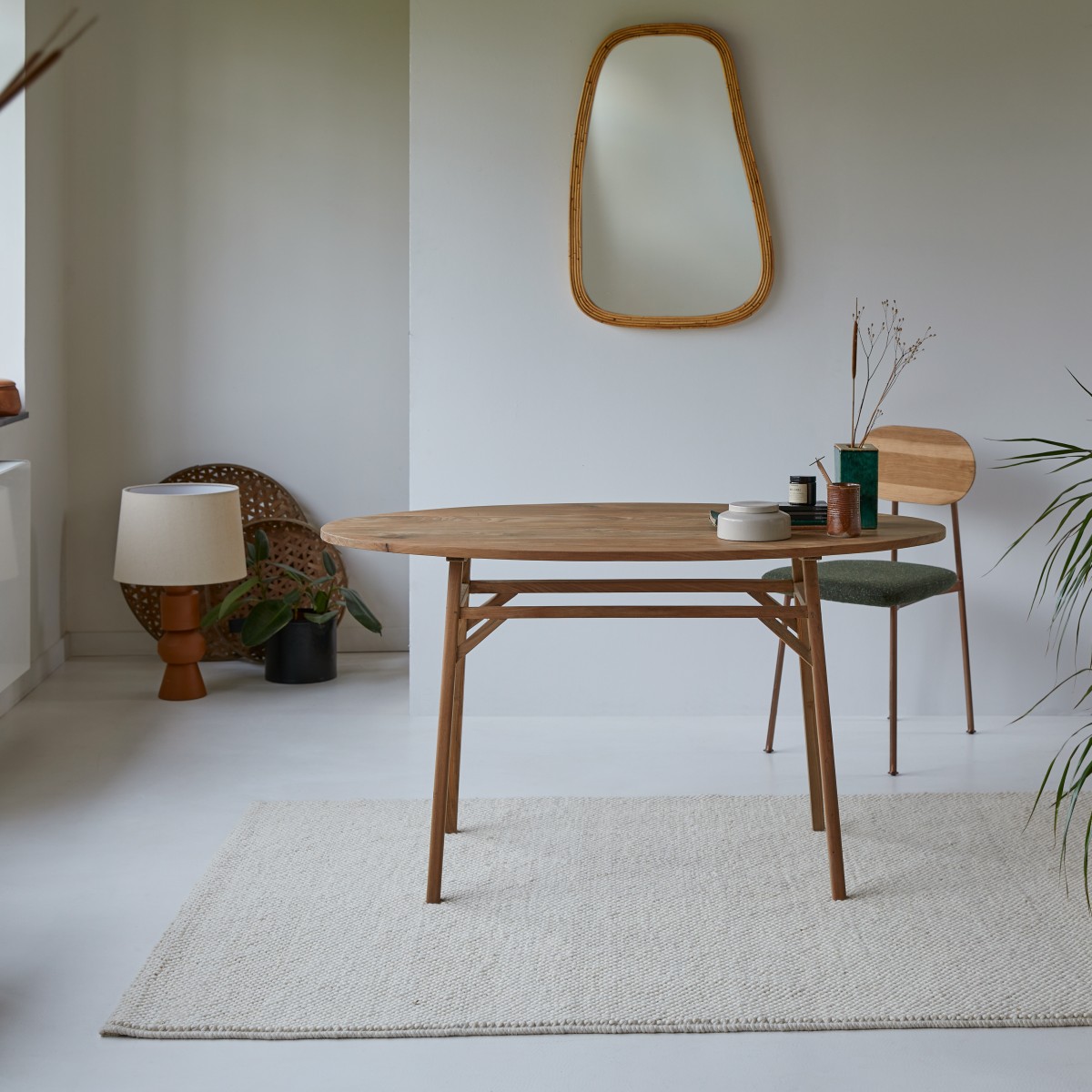 Bureau ovale en bois de teck massif recyclé Elena FSC® - Tikamoon