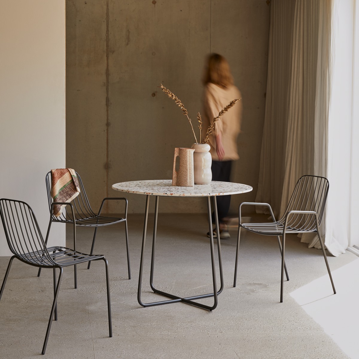 Elio - brown premium terrazzo and metal round table