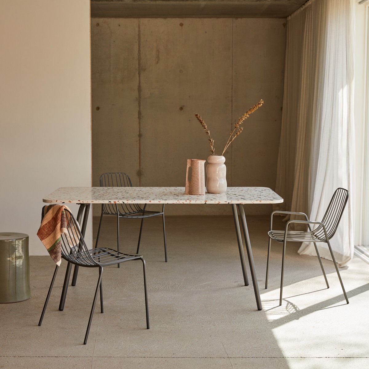 Table rectangulaire en terrazzo premium et métal 160 Elio brown Tikamoon