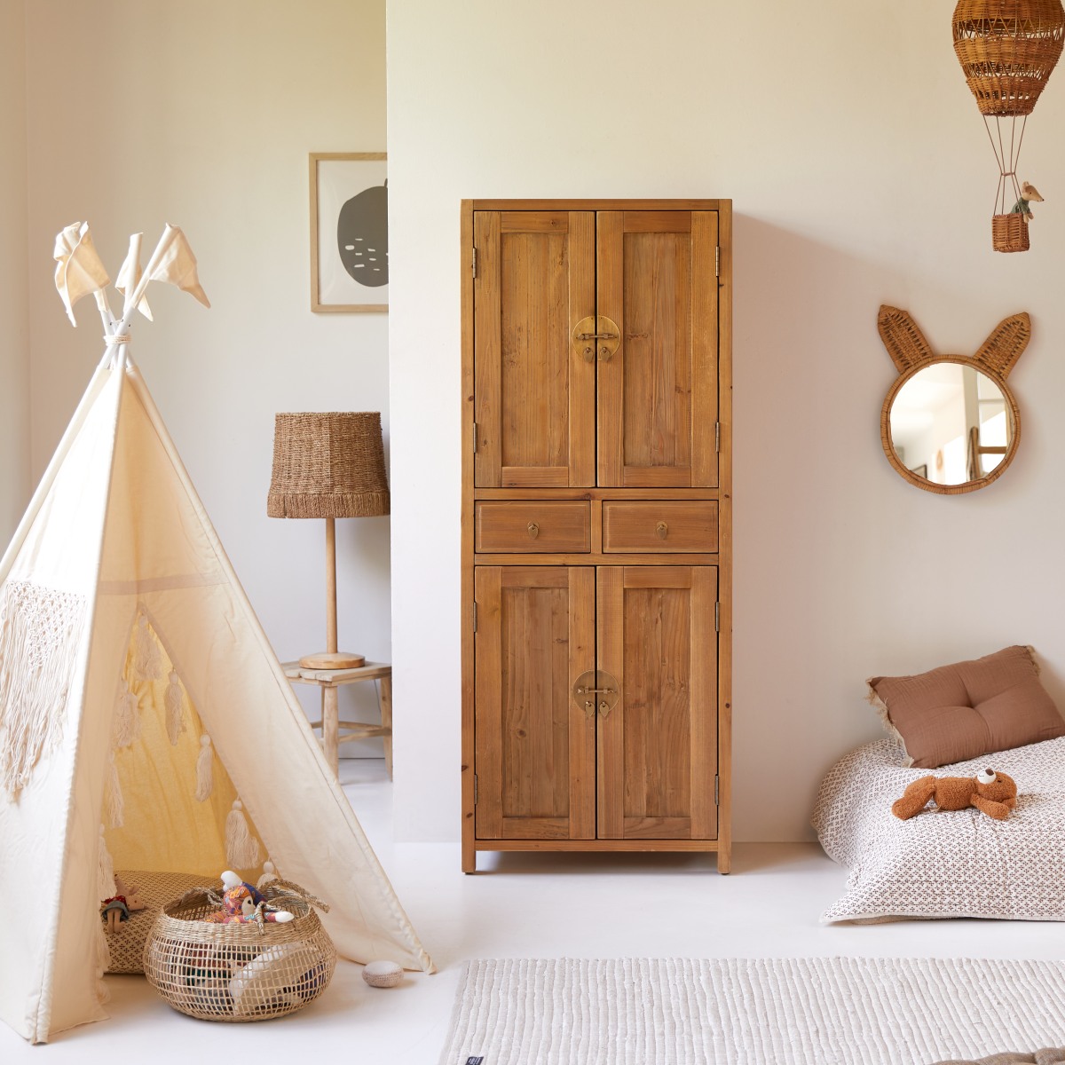 Armoire enfant en bois de pin massif recyclé Yuki Naturel FSC® - Tikamoon