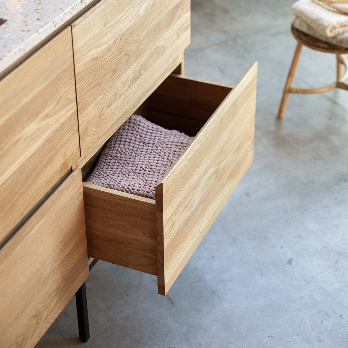 Nova - Vanity unit in solid oak and pink premium terrazzo 120 cm