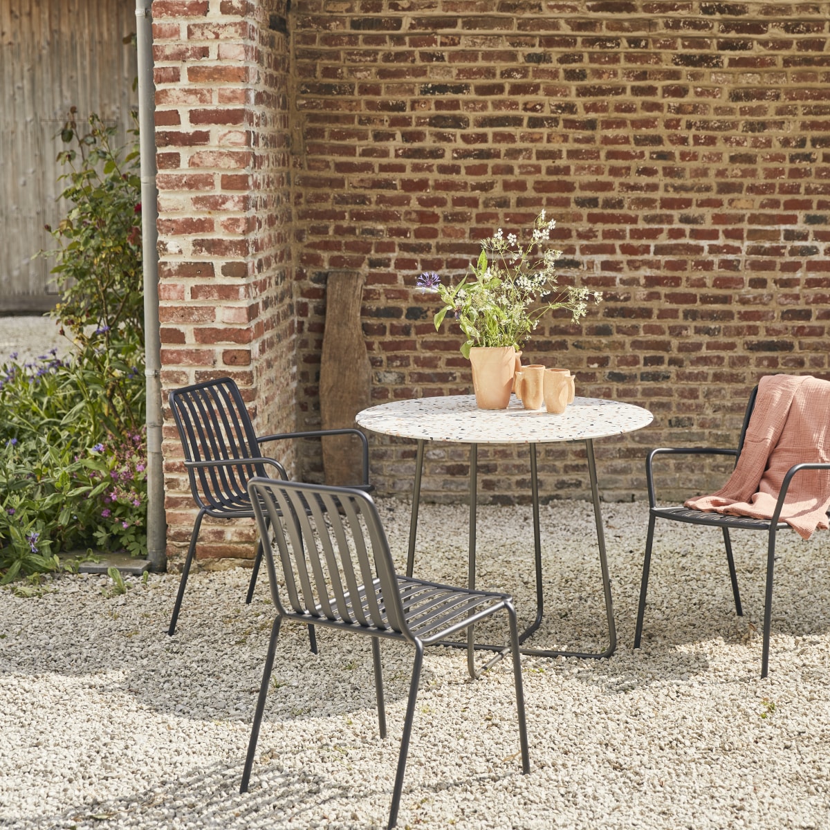 Elio - Tavolo da giardino rotondo in battuto di terrazzo premium e metallo brown 4 pers.