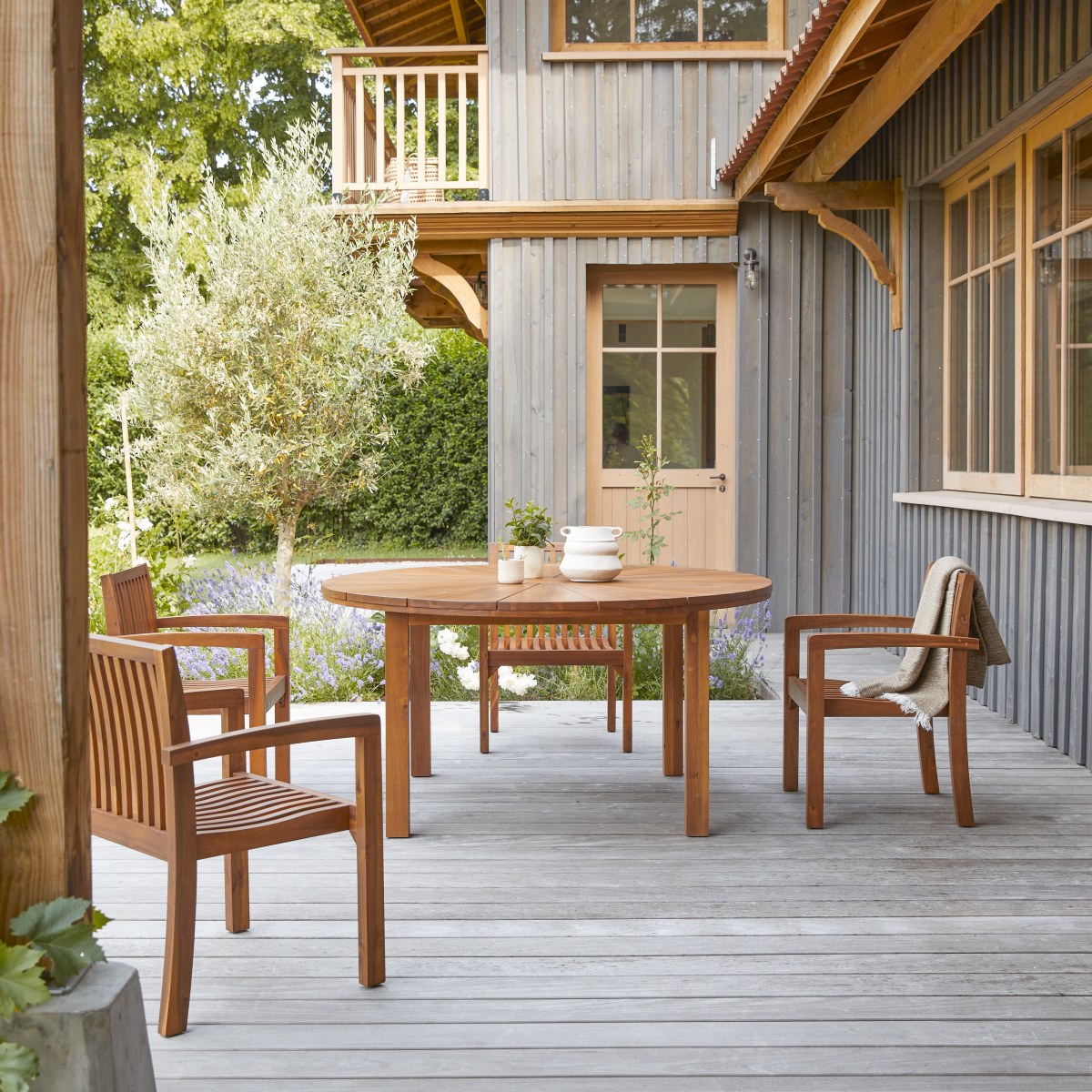 Bianca - Gartenmöbelset aus massivem Akazienholz mit 4 Stühlen