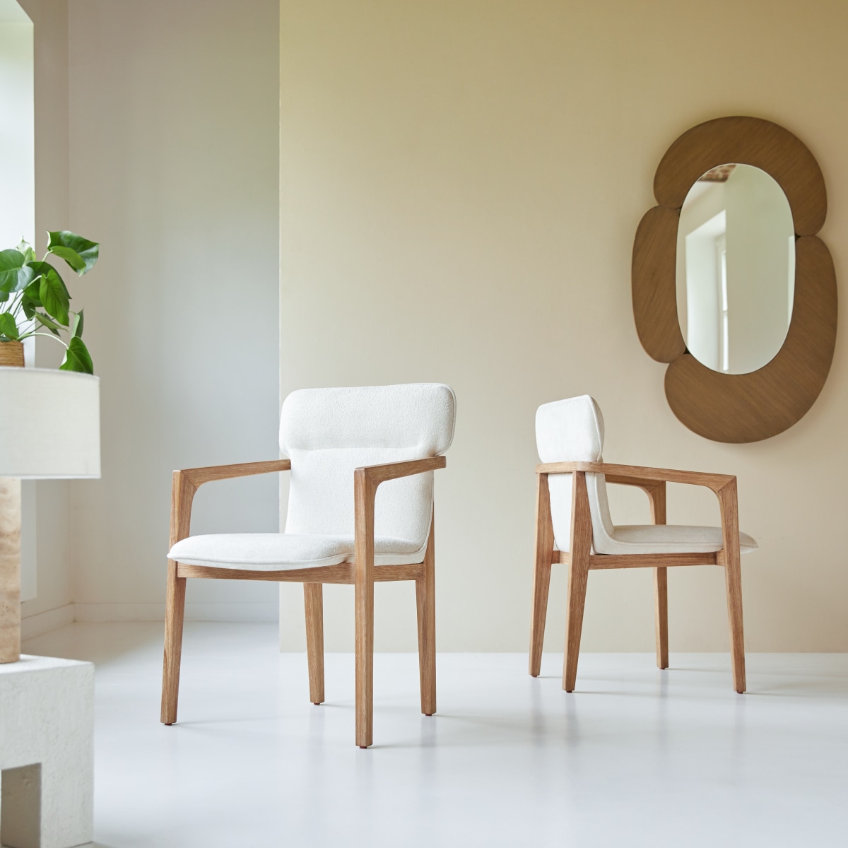 Fauteuil Viktor en bois d'acacia massif et tissu écru FSC® - Tikamoon