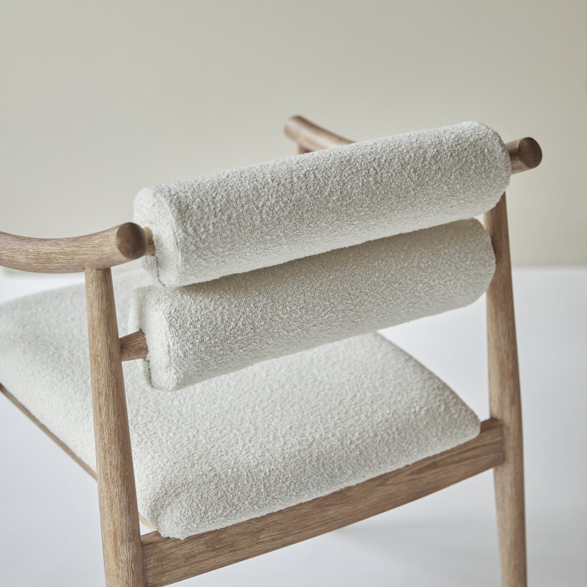 Colombe - Fauteuil en acacia massif et tissu bouclette