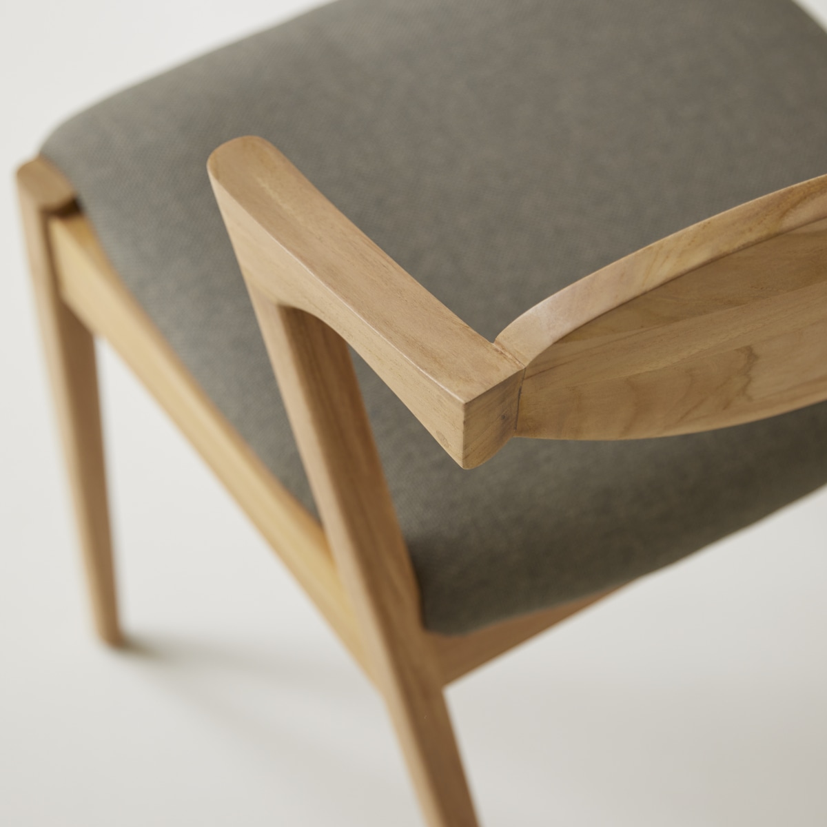 Guido - Stuhl aus massivem Teakholz und Stoff