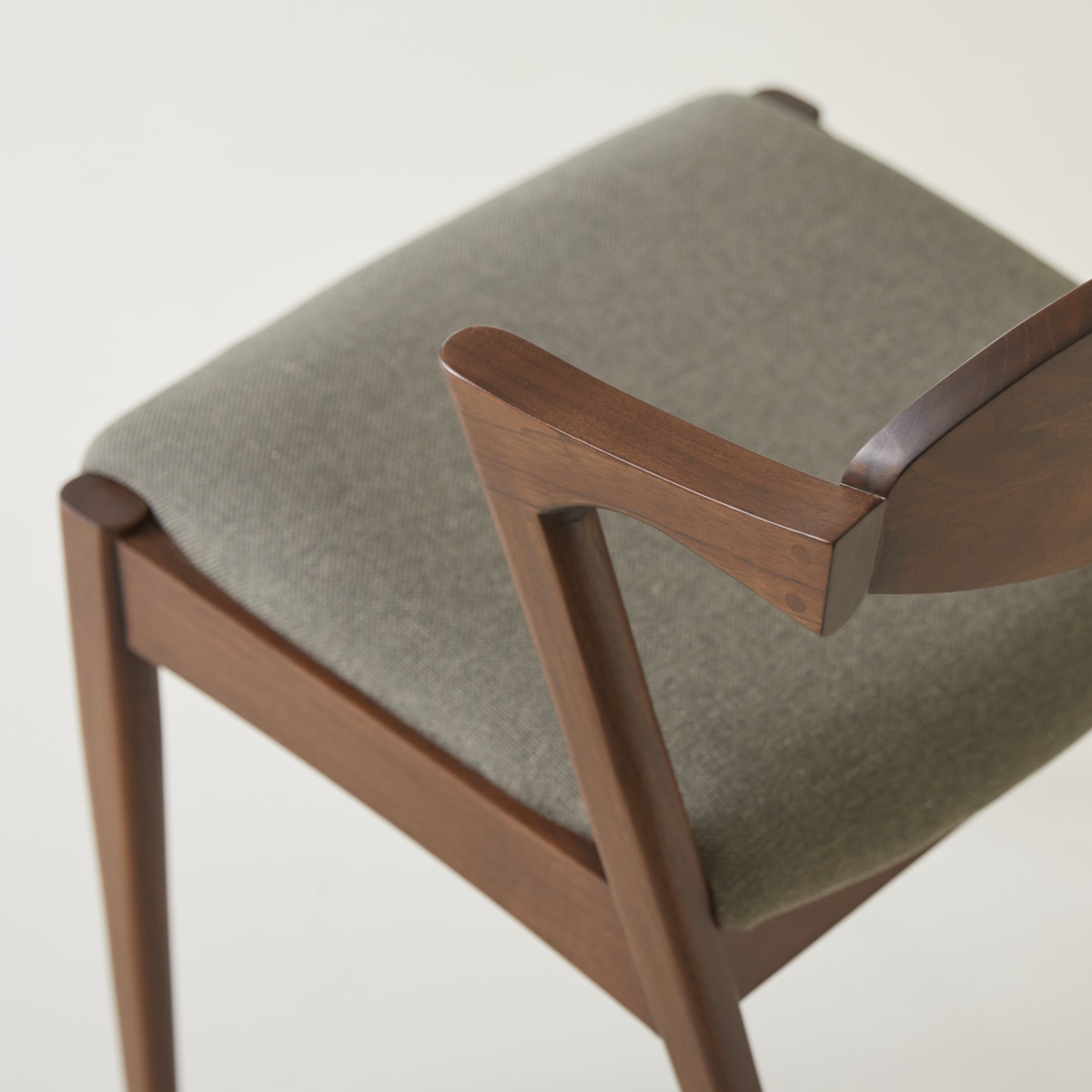 Guido - Stuhl aus massivem dunklem Teakholz und Stoff