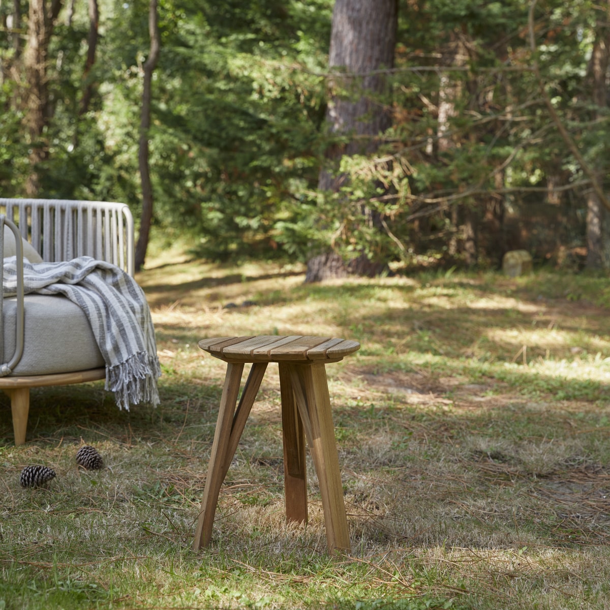 Katrine - Outdoor side table in reclaimed solid teak