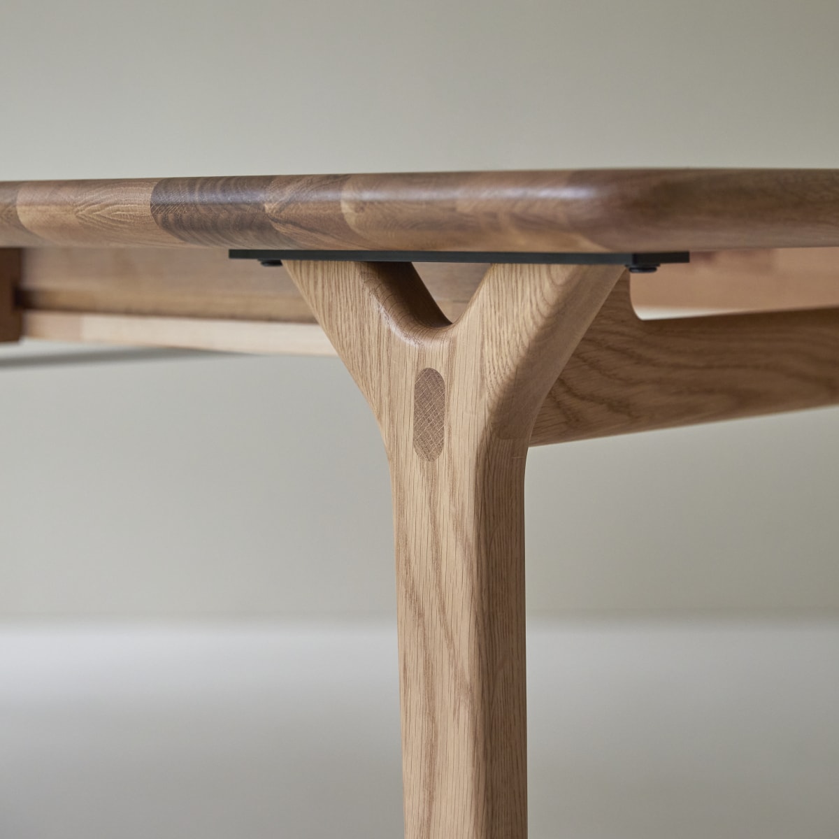 Clara - Solid Oak Extendable Table for 6 to 12 people